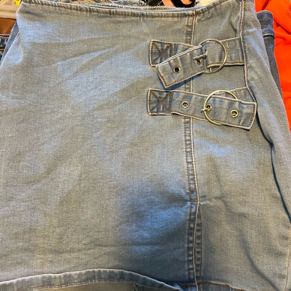 Buckles denim skirt